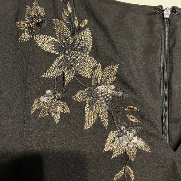 Tahari Arthur Levine Embroidered Black Cocktail Mock Wrap Dress with Belt - Picture 5 of 6